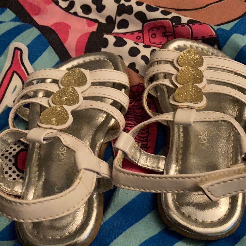 Girls sandals with golden hearts